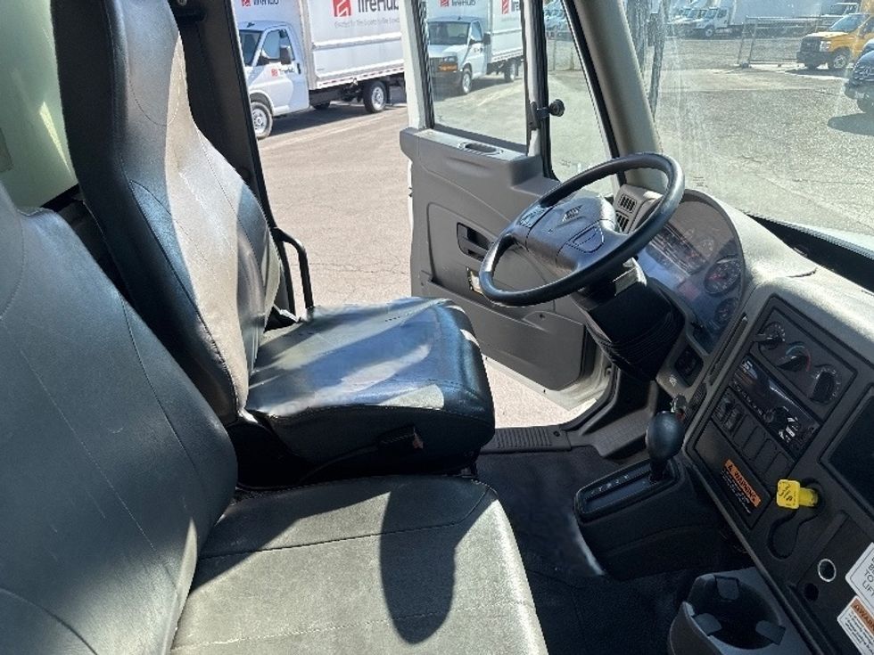 Medium Duty Box Truck-Light and Medium Duty Trucks-International-2019-4300-West Sacramento-CA-192,636\n\t\tmiles-$ 40,750 - Image 23