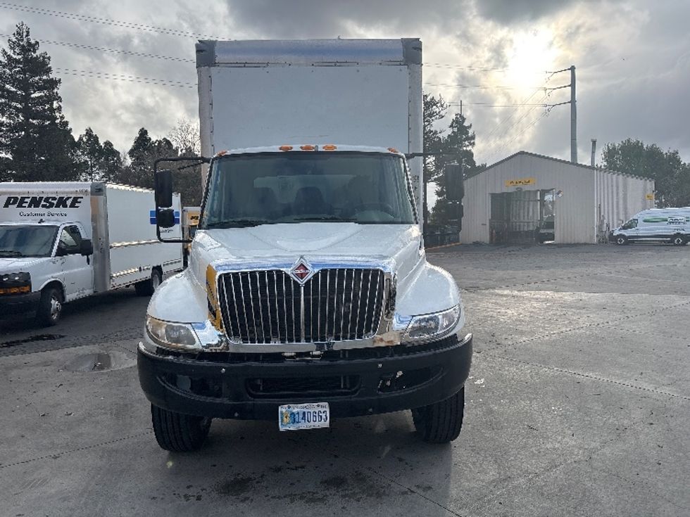 Medium Duty Box Truck-Light and Medium Duty Trucks-International-2019-4300-West Sacramento-CA-195,477\n\t\tmiles-$ 40,500 - Image 2