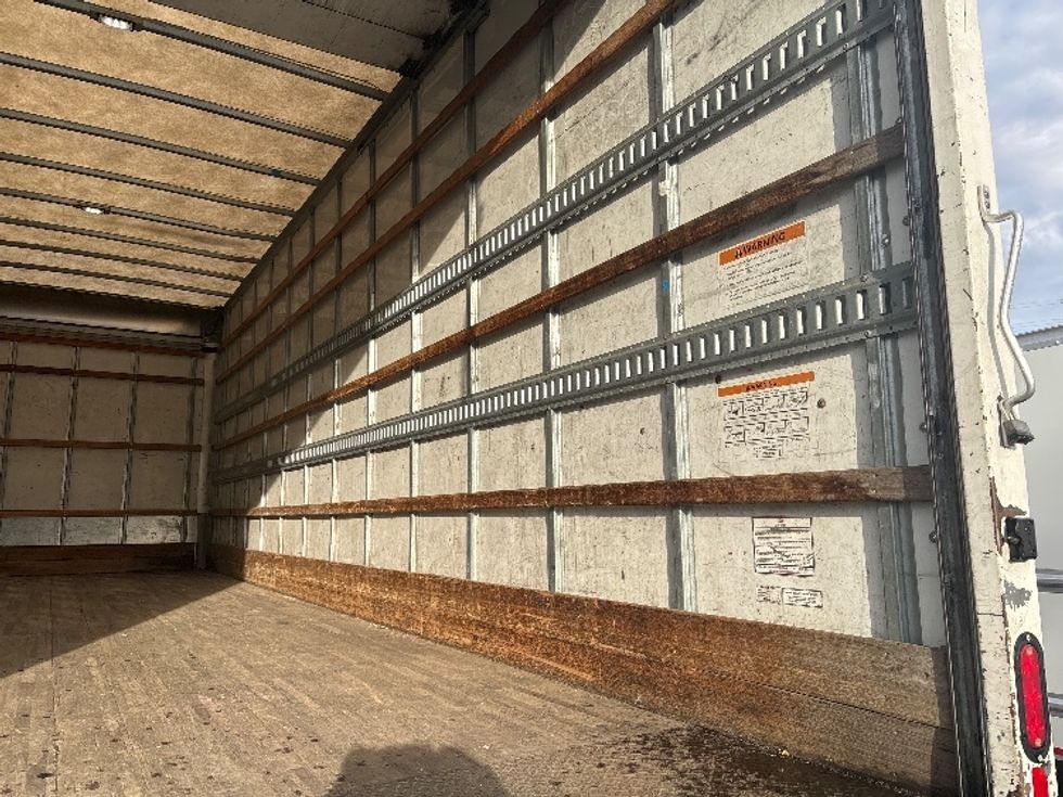 Medium Duty Box Truck-Light and Medium Duty Trucks-International-2019-4300-West Sacramento-CA-195,477\n\t\tmiles-$ 40,500 - Image 12