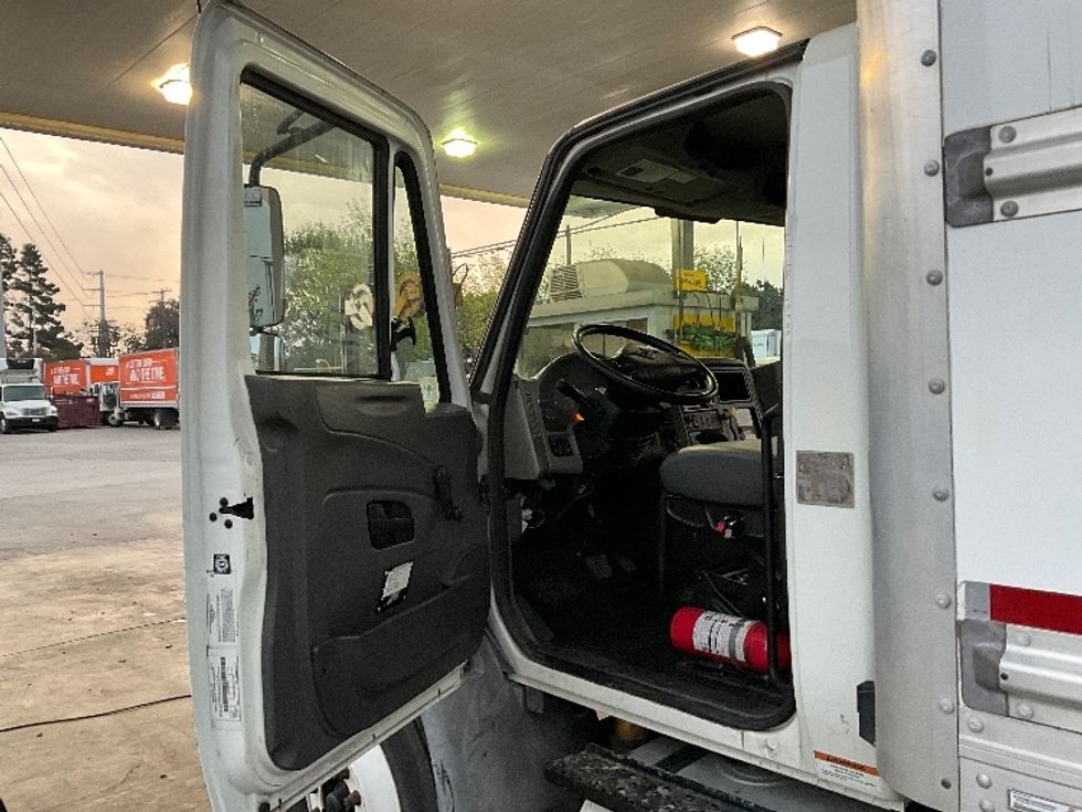 Medium Duty Box Truck-Light and Medium Duty Trucks-International-2019-4300-West Sacramento-CA-195,477\n\t\tmiles-$ 40,500 - Image 16