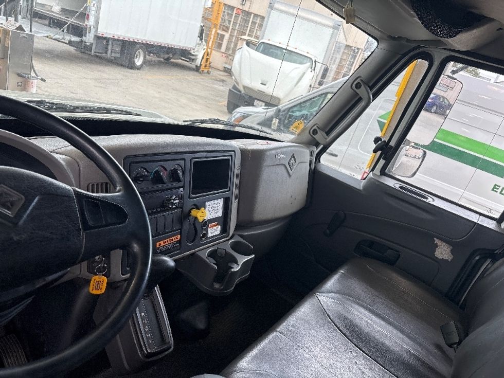 Medium Duty Box Truck-Light and Medium Duty Trucks-International-2019-4300-West Sacramento-CA-195,477\n\t\tmiles-$ 40,500 - Image 18