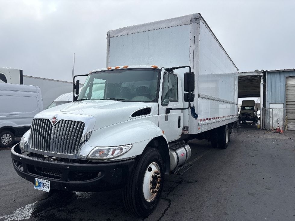 Medium Duty Box Truck-Light and Medium Duty Trucks-International-2019-4300-West Sacramento-CA-216,383\n\t\tmiles-$ 36,250 - Image 3