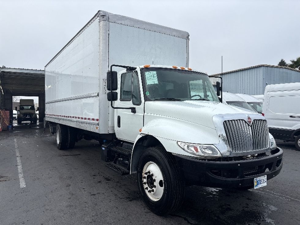 Medium Duty Box Truck-Light and Medium Duty Trucks-International-2019-4300-West Sacramento-CA-216,383\n\t\tmiles-$ 36,250 - Image 1