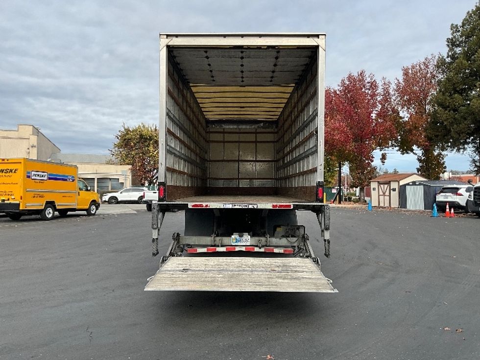 Medium Duty Box Truck-Light and Medium Duty Trucks-International-2019-4300-West Sacramento-CA-216,383\n\t\tmiles-$ 36,250 - Image 9