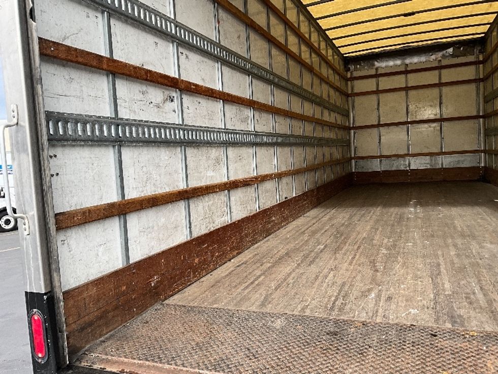 Medium Duty Box Truck-Light and Medium Duty Trucks-International-2019-4300-West Sacramento-CA-216,383\n\t\tmiles-$ 36,250 - Image 11