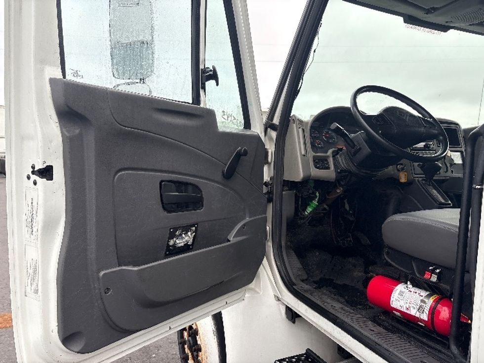 Medium Duty Box Truck-Light and Medium Duty Trucks-International-2019-4300-West Sacramento-CA-216,383\n\t\tmiles-$ 36,250 - Image 16