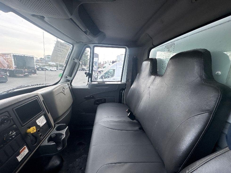 Medium Duty Box Truck-Light and Medium Duty Trucks-International-2019-4300-West Sacramento-CA-216,383\n\t\tmiles-$ 36,250 - Image 18