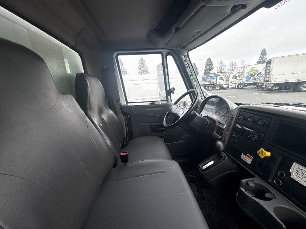 Medium Duty Box Truck-Light and Medium Duty Trucks-International-2019-4300-West Sacramento-CA-216,383\n\t\tmiles-$ 36,250 - Image 21