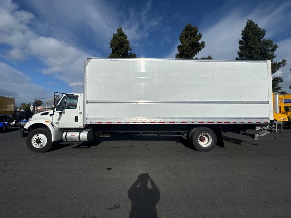 Medium Duty Box Truck-Light and Medium Duty Trucks-International-2019-4300-West Sacramento-CA-224,670\n\t\tmiles-$ 36,000 - Image 4