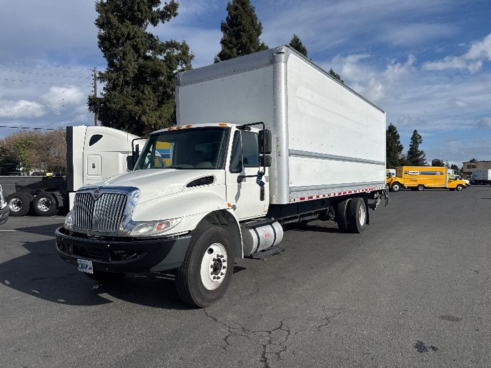 Medium Duty Box Truck-Light and Medium Duty Trucks-International-2019-4300-West Sacramento-CA-224,670\n\t\tmiles-$ 36,000 - Image 3