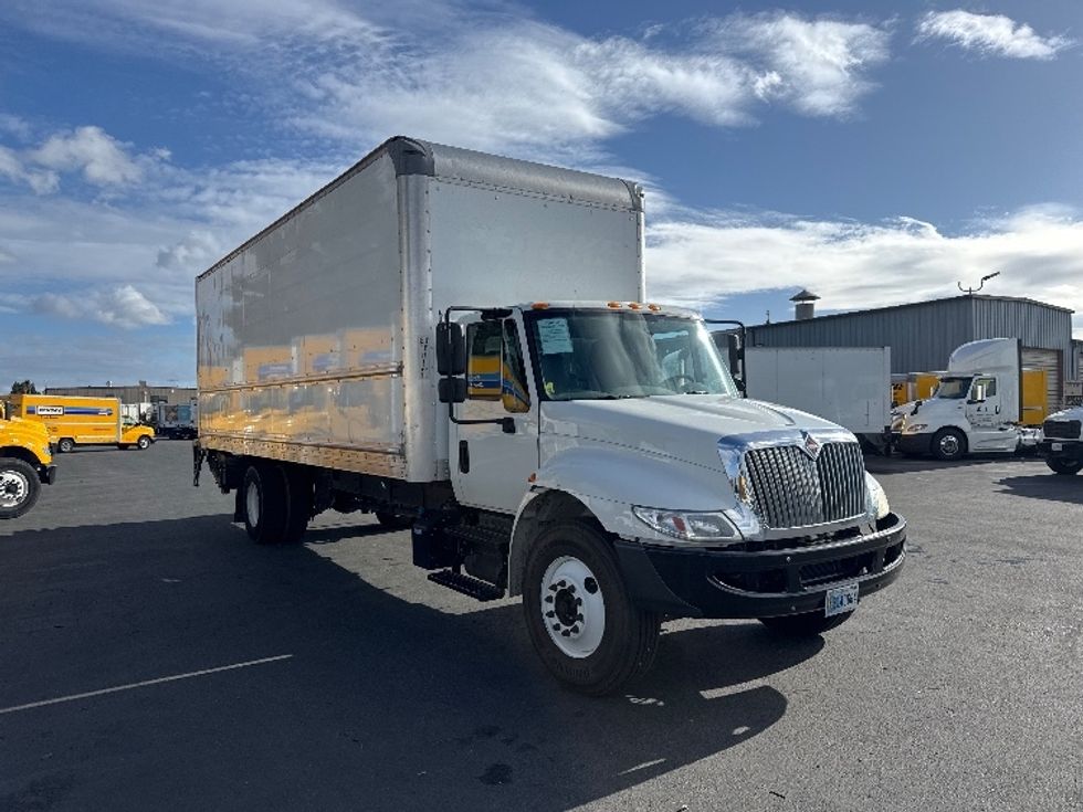 Medium Duty Box Truck-Light and Medium Duty Trucks-International-2019-4300-West Sacramento-CA-224,670\n\t\tmiles-$ 36,000 - Image 1