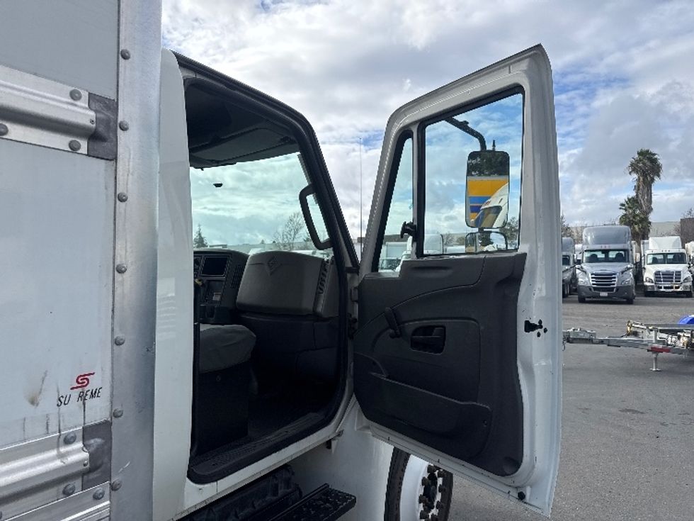 Medium Duty Box Truck-Light and Medium Duty Trucks-International-2019-4300-West Sacramento-CA-224,670\n\t\tmiles-$ 36,000 - Image 20