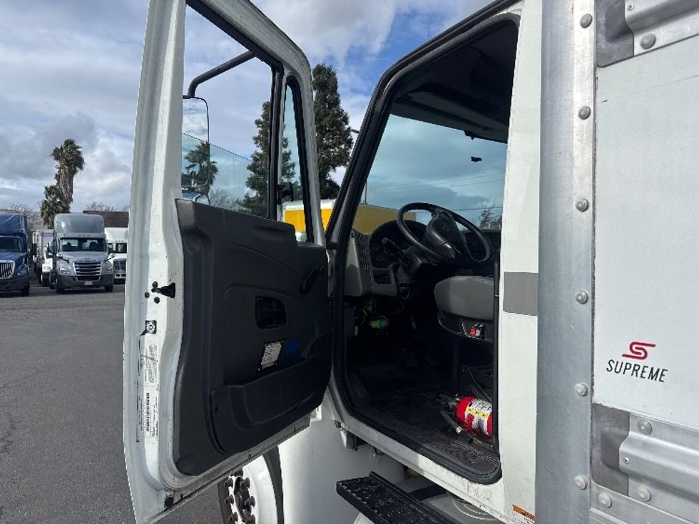 Medium Duty Box Truck-Light and Medium Duty Trucks-International-2019-4300-West Sacramento-CA-224,670\n\t\tmiles-$ 36,000 - Image 16