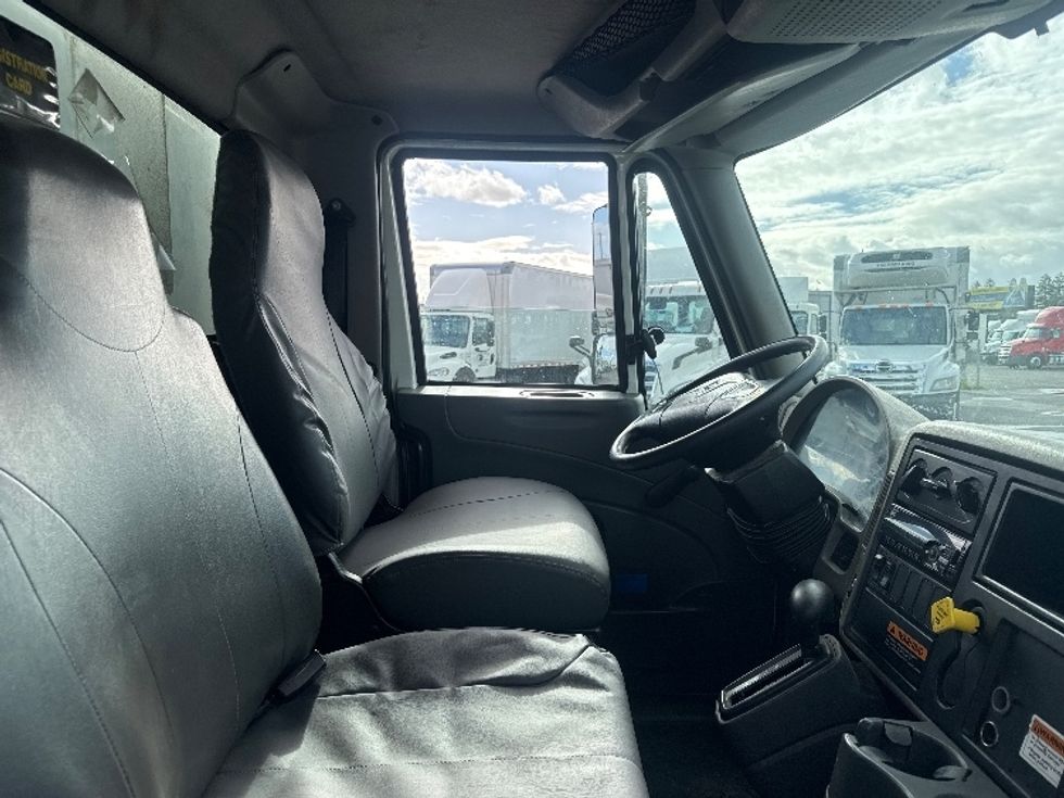 Medium Duty Box Truck-Light and Medium Duty Trucks-International-2019-4300-West Sacramento-CA-224,670\n\t\tmiles-$ 36,000 - Image 22