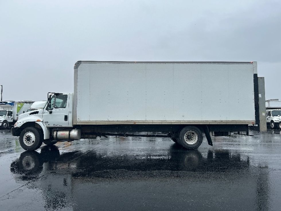 Medium Duty Box Truck-Light and Medium Duty Trucks-International-2019-4300-West Sacramento-CA-239,843\n\t\tmiles-$ 34,000 - Image 4