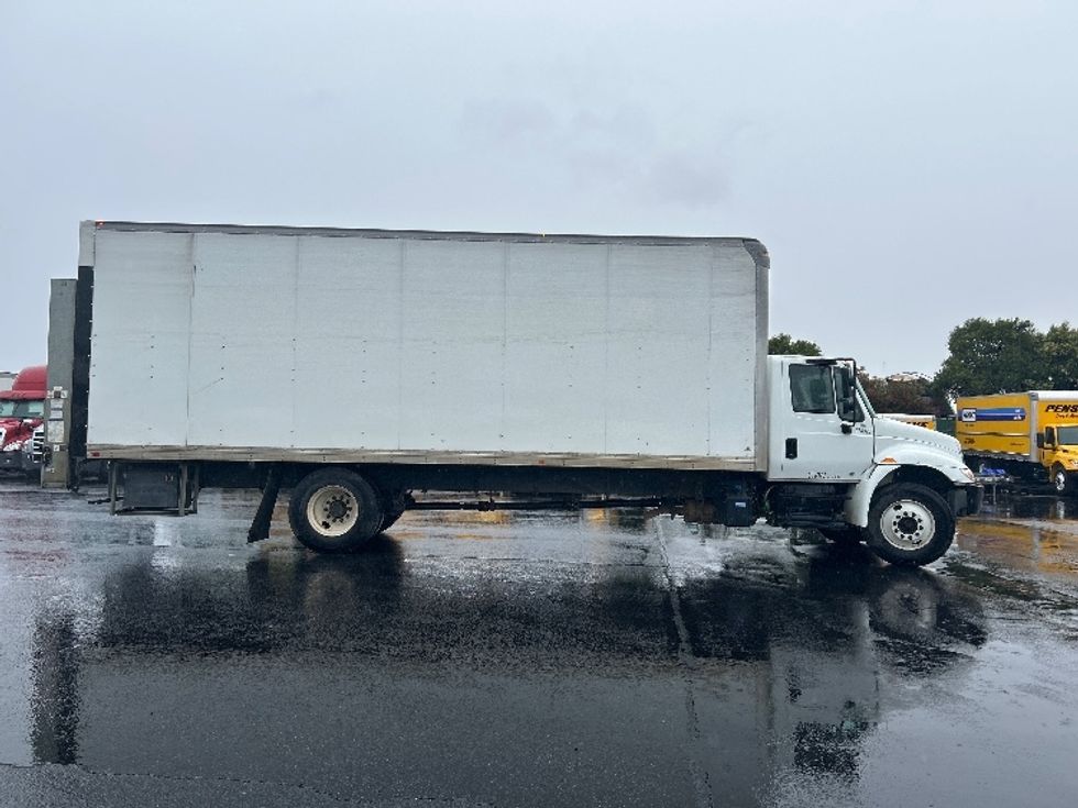 Medium Duty Box Truck-Light and Medium Duty Trucks-International-2019-4300-West Sacramento-CA-239,843\n\t\tmiles-$ 34,000 - Image 15