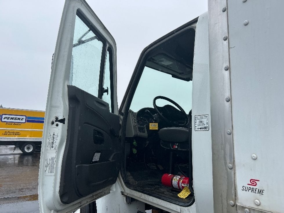 Medium Duty Box Truck-Light and Medium Duty Trucks-International-2019-4300-West Sacramento-CA-239,843\n\t\tmiles-$ 34,000 - Image 16