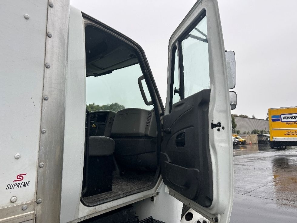 Medium Duty Box Truck-Light and Medium Duty Trucks-International-2019-4300-West Sacramento-CA-239,843\n\t\tmiles-$ 34,000 - Image 20