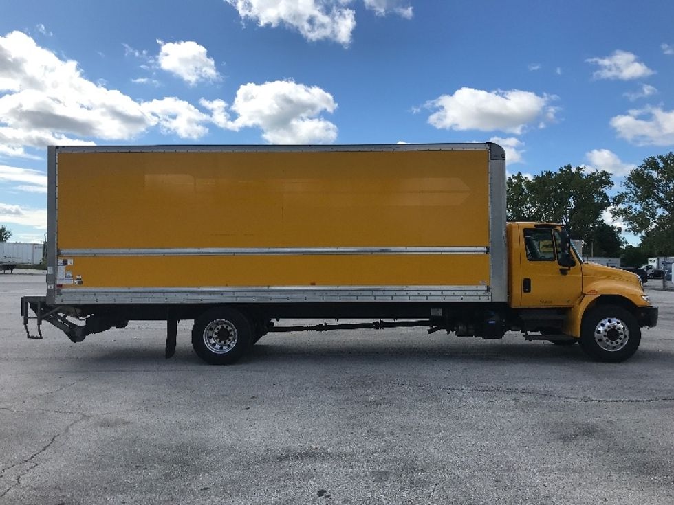 Medium Duty Box Truck-Light and Medium Duty Trucks-International-2019-4300-Windsor-ON-242,453\n\t\tkm-$ 58,750 - Image 15