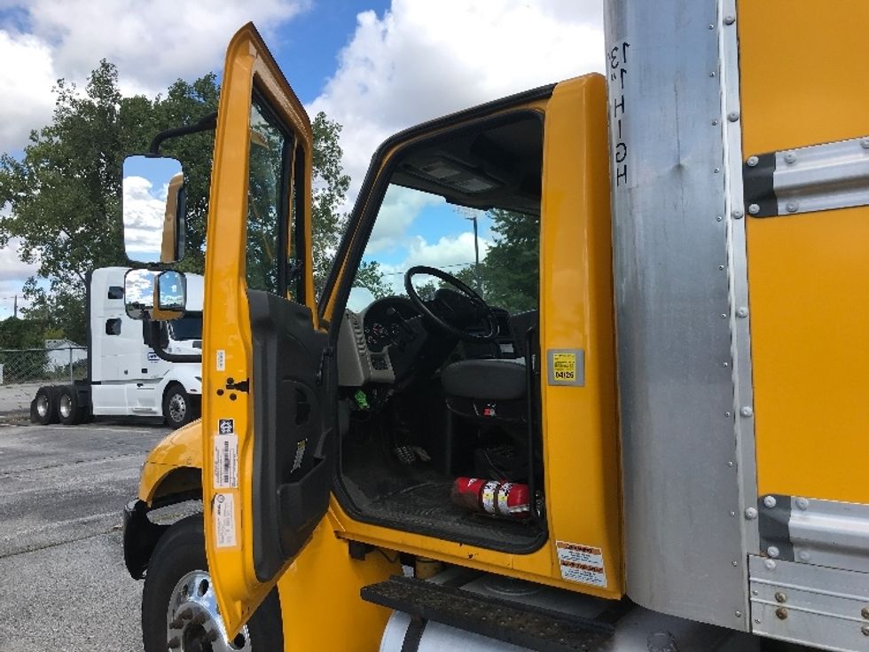 Medium Duty Box Truck-Light and Medium Duty Trucks-International-2019-4300-Windsor-ON-242,453\n\t\tkm-$ 58,750 - Image 16