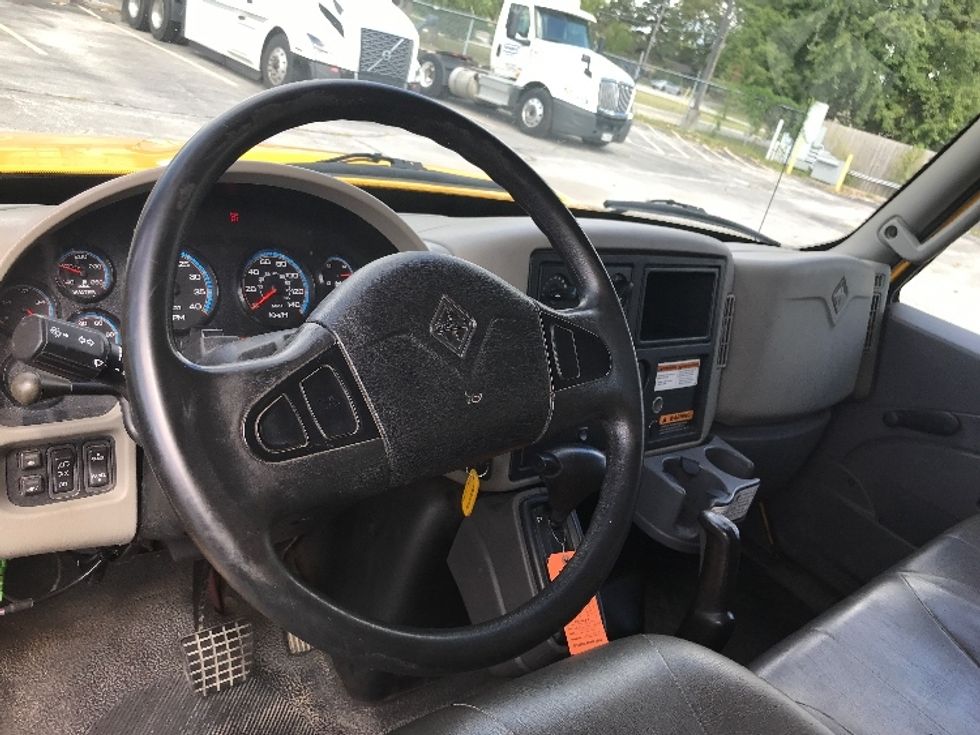 Medium Duty Box Truck-Light and Medium Duty Trucks-International-2019-4300-Windsor-ON-242,453\n\t\tkm-$ 58,750 - Image 17