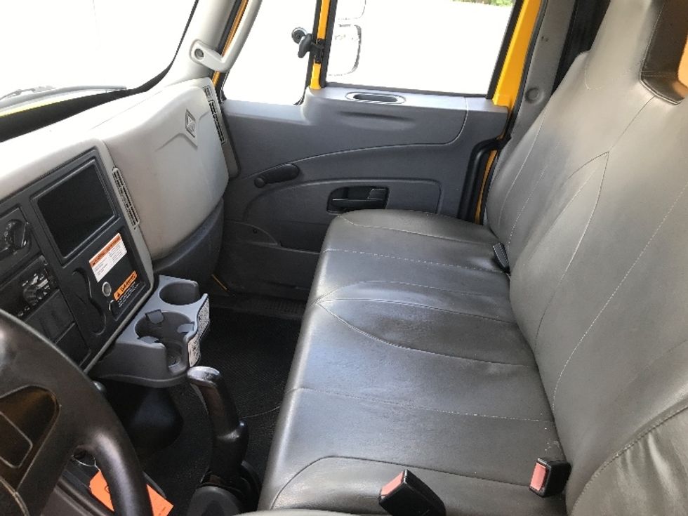 Medium Duty Box Truck-Light and Medium Duty Trucks-International-2019-4300-Windsor-ON-242,453\n\t\tkm-$ 58,750 - Image 19