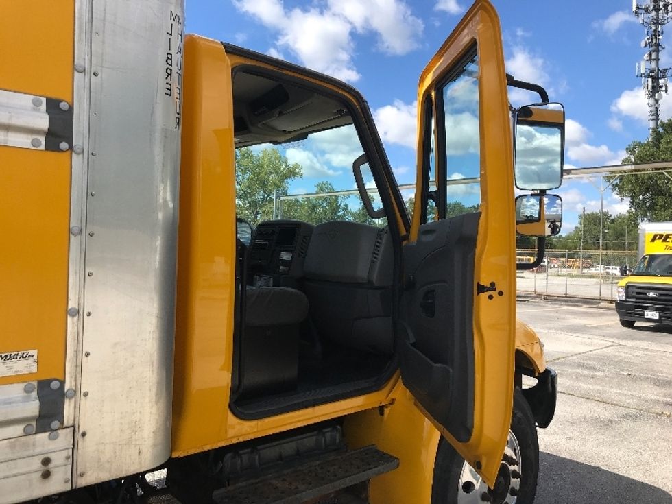 Medium Duty Box Truck-Light and Medium Duty Trucks-International-2019-4300-Windsor-ON-242,453\n\t\tkm-$ 58,750 - Image 20