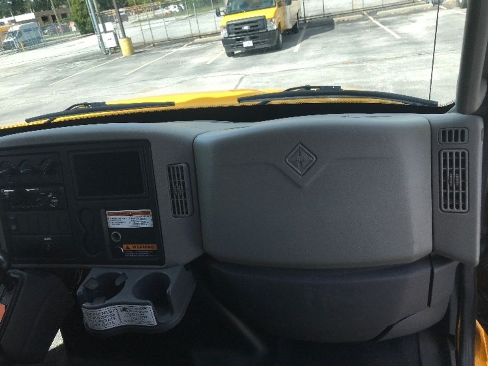 Medium Duty Box Truck-Light and Medium Duty Trucks-International-2019-4300-Windsor-ON-242,453\n\t\tkm-$ 58,750 - Image 21