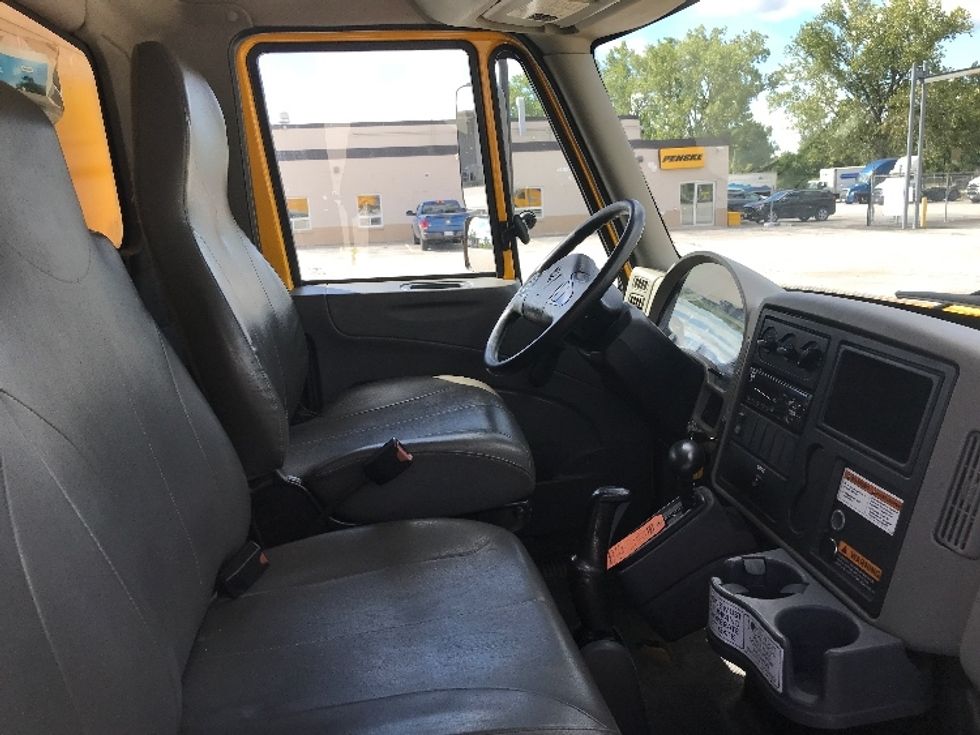 Medium Duty Box Truck-Light and Medium Duty Trucks-International-2019-4300-Windsor-ON-242,453\n\t\tkm-$ 58,750 - Image 22
