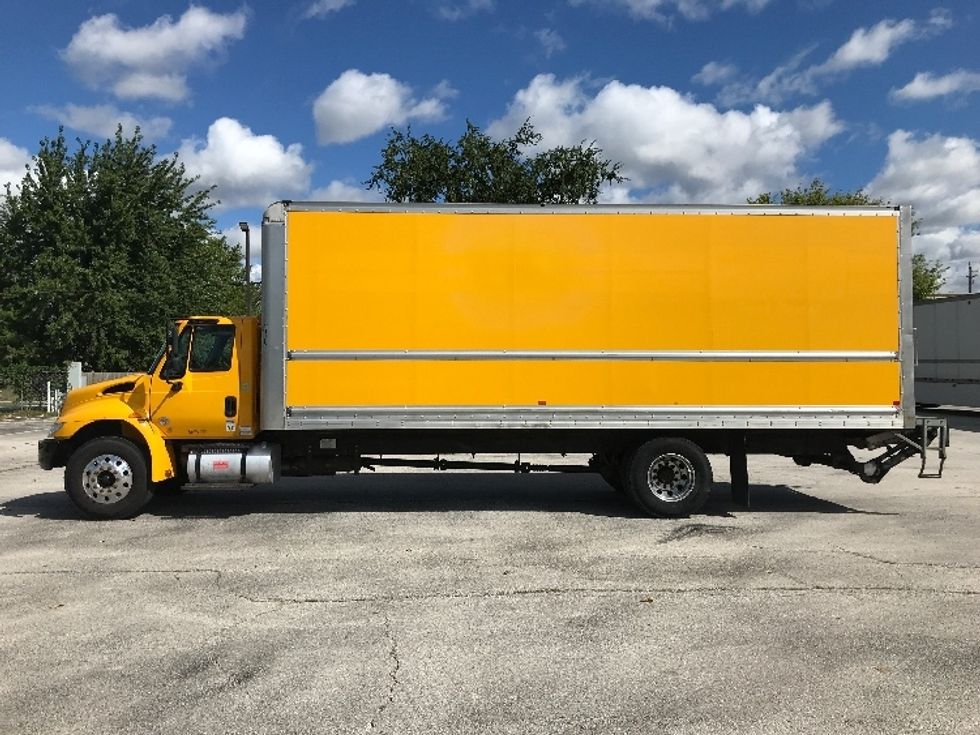 Medium Duty Box Truck-Light and Medium Duty Trucks-International-2019-4300-Windsor-ON-242,453\n\t\tkm-$ 58,750 - Image 4
