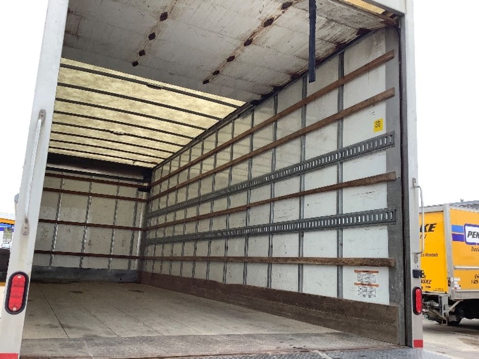 Medium Duty Box Truck-Light and Medium Duty Trucks-International-2019-4300-Winnipeg-MB-246,890\n\t\tkm-$ 56,250 - Image 12