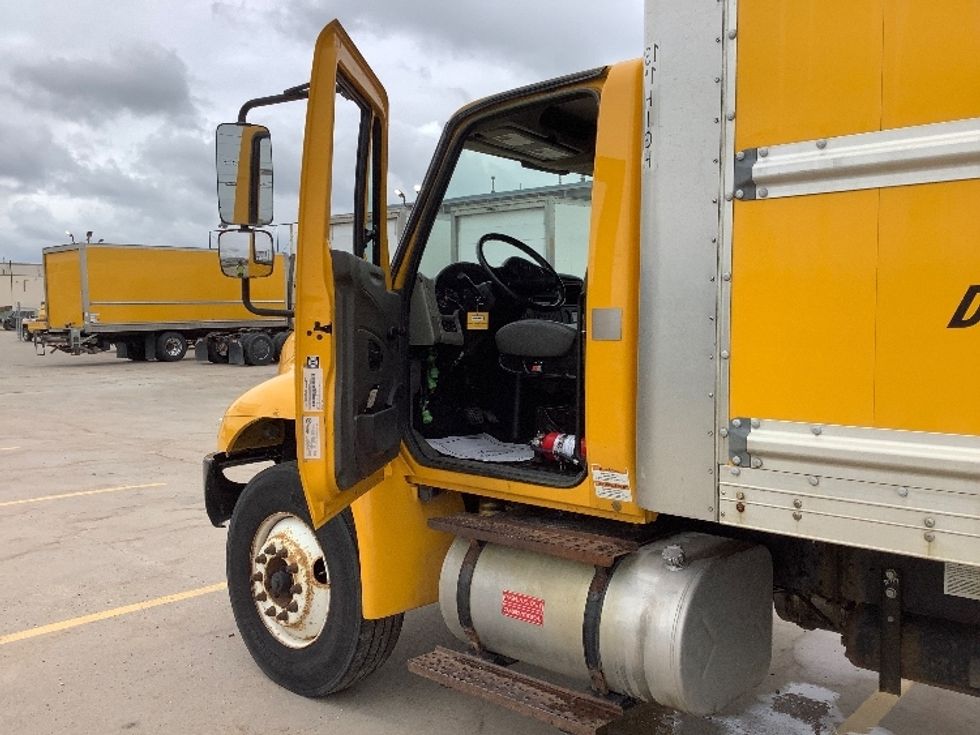Medium Duty Box Truck-Light and Medium Duty Trucks-International-2019-4300-Winnipeg-MB-246,890\n\t\tkm-$ 56,250 - Image 16