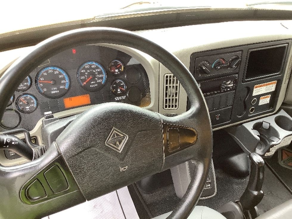 Medium Duty Box Truck-Light and Medium Duty Trucks-International-2019-4300-Winnipeg-MB-246,890\n\t\tkm-$ 56,250 - Image 18