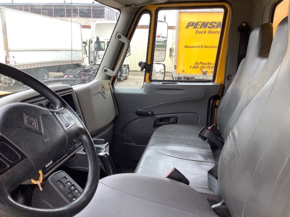 Medium Duty Box Truck-Light and Medium Duty Trucks-International-2019-4300-Winnipeg-MB-246,890\n\t\tkm-$ 56,250 - Image 19