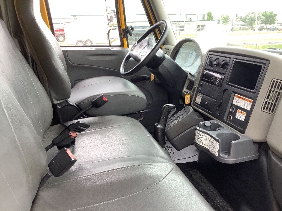 Medium Duty Box Truck-Light and Medium Duty Trucks-International-2019-4300-Winnipeg-MB-246,890\n\t\tkm-$ 56,250 - Image 22