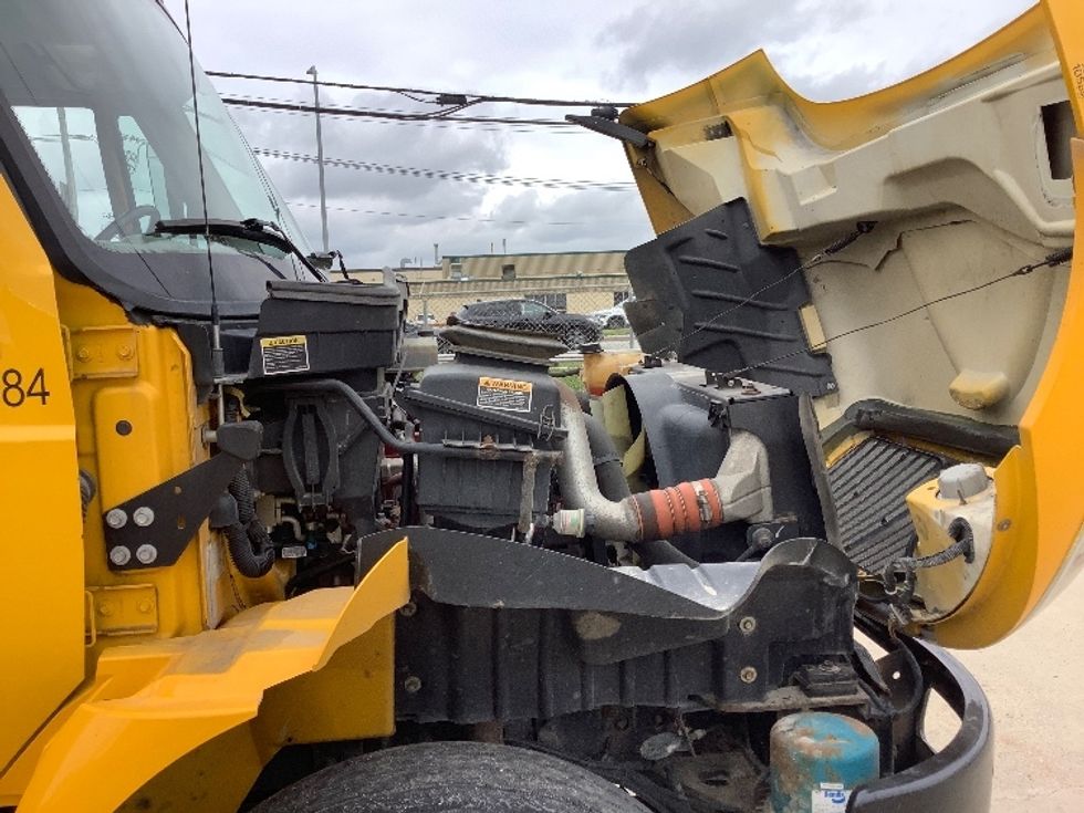 Medium Duty Box Truck-Light and Medium Duty Trucks-International-2019-4300-Winnipeg-MB-246,890\n\t\tkm-$ 56,250 - Image 24