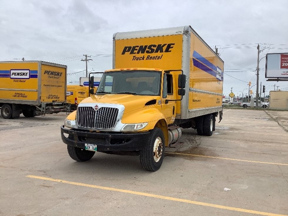 Medium Duty Box Truck-Light and Medium Duty Trucks-International-2019-4300-Winnipeg-MB-246,890\n\t\tkm-$ 56,250 - Image 3