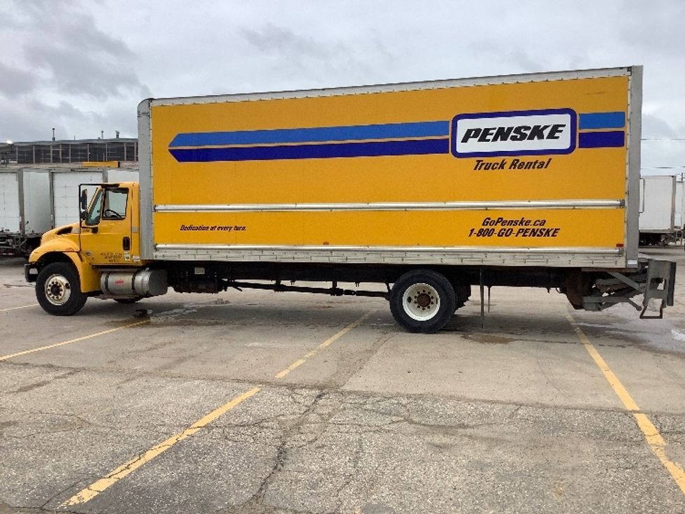 Medium Duty Box Truck-Light and Medium Duty Trucks-International-2019-4300-Winnipeg-MB-246,890\n\t\tkm-$ 56,250 - Image 4