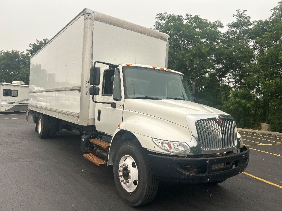 Medium Duty Box Truck-Light and Medium Duty Trucks-International-2019-4300-Zelienople-PA-98,826\n\t\tmiles-$ 56,500 - Image 1
