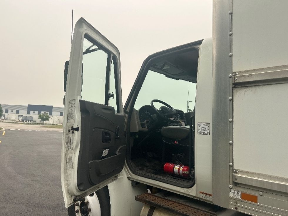 Medium Duty Box Truck-Light and Medium Duty Trucks-International-2019-4300-Zelienople-PA-98,826\n\t\tmiles-$ 56,500 - Image 16