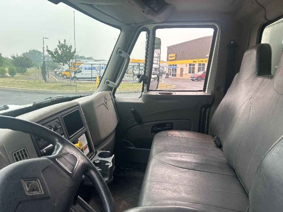 Medium Duty Box Truck-Light and Medium Duty Trucks-International-2019-4300-Zelienople-PA-98,826\n\t\tmiles-$ 56,500 - Image 19