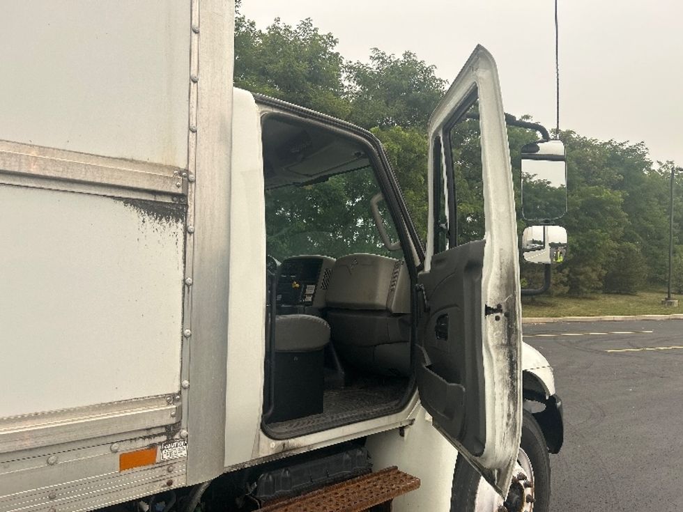 Medium Duty Box Truck-Light and Medium Duty Trucks-International-2019-4300-Zelienople-PA-98,826\n\t\tmiles-$ 56,500 - Image 20