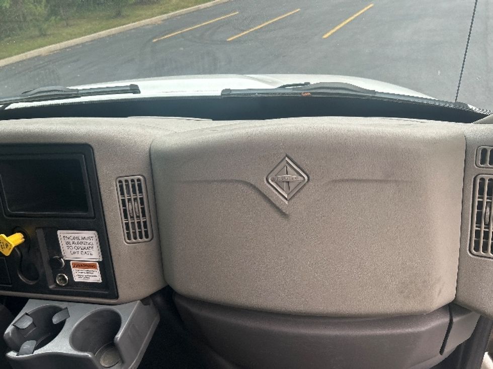 Medium Duty Box Truck-Light and Medium Duty Trucks-International-2019-4300-Zelienople-PA-98,826\n\t\tmiles-$ 56,500 - Image 21