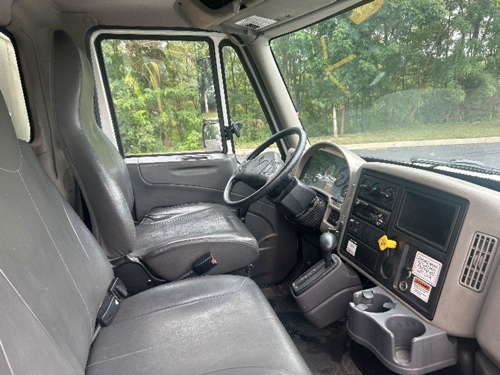 Medium Duty Box Truck-Light and Medium Duty Trucks-International-2019-4300-Zelienople-PA-98,826\n\t\tmiles-$ 56,500 - Image 22