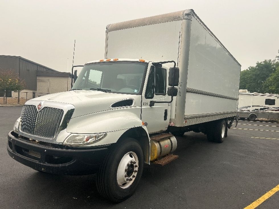 Medium Duty Box Truck-Light and Medium Duty Trucks-International-2019-4300-Zelienople-PA-98,826\n\t\tmiles-$ 56,500 - Image 3