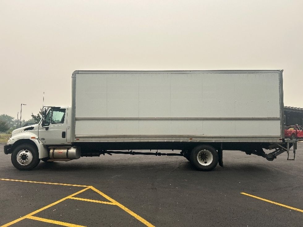 Medium Duty Box Truck-Light and Medium Duty Trucks-International-2019-4300-Zelienople-PA-98,826\n\t\tmiles-$ 56,500 - Image 4