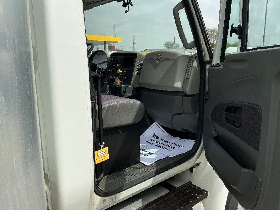 Medium Duty Box Truck-Light and Medium Duty Trucks-International-2019-4300LP-La Porte-IN-224,414\n\t\tmiles-$ 28,250 - Image 18