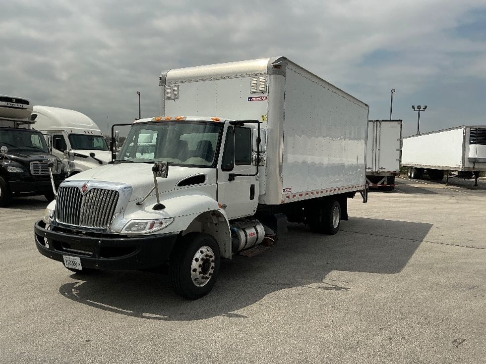Medium Duty Box Truck-Light and Medium Duty Trucks-International-2019-4300LP-La Porte-IN-224,414\n\t\tmiles-$ 28,250 - Image 3