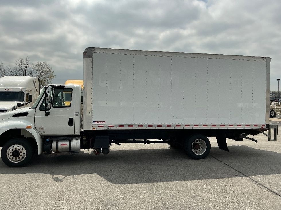 Medium Duty Box Truck-Light and Medium Duty Trucks-International-2019-4300LP-La Porte-IN-224,414\n\t\tmiles-$ 28,250 - Image 4