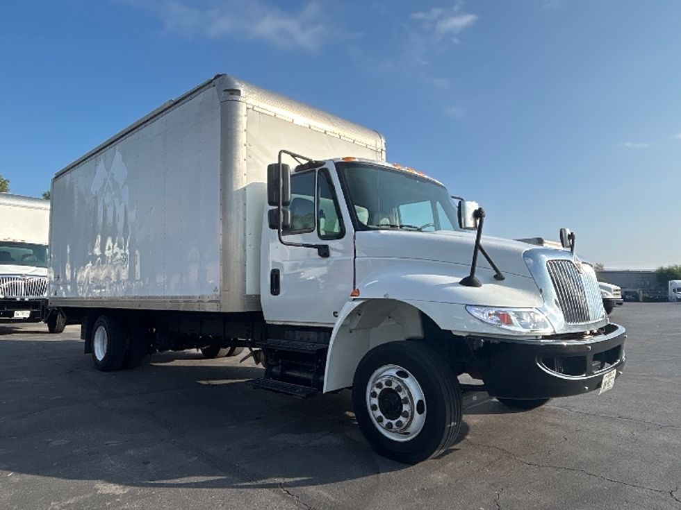 Medium Duty Box Truck-Light and Medium Duty Trucks-International-2019-4300LP-San Antonio-TX-222,394\n\t\tmiles-$ 27,500 - Image 1